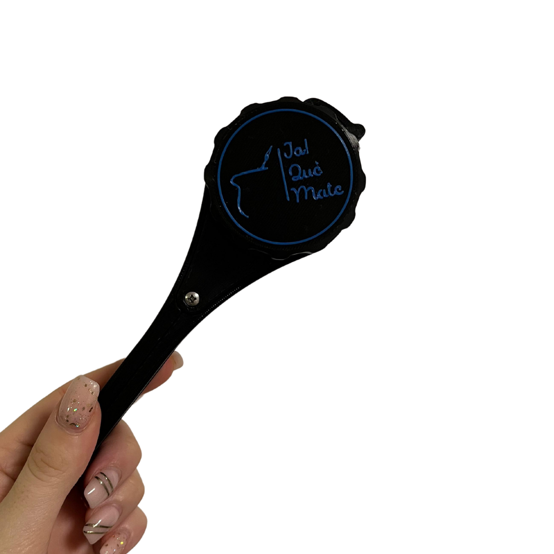 CLIP MATERO CON RELIEVE- CLIP COLOR NEGRO